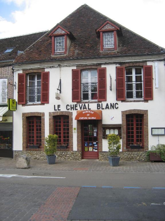 Restaurant Le Cheval Blanc * Charny-Oree-de-Puisaye